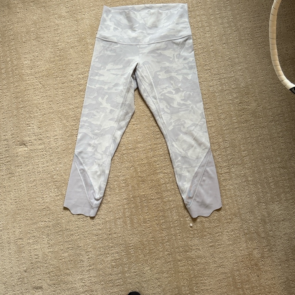 Lululemon white and gray camouflage leggings with scallop bottom.